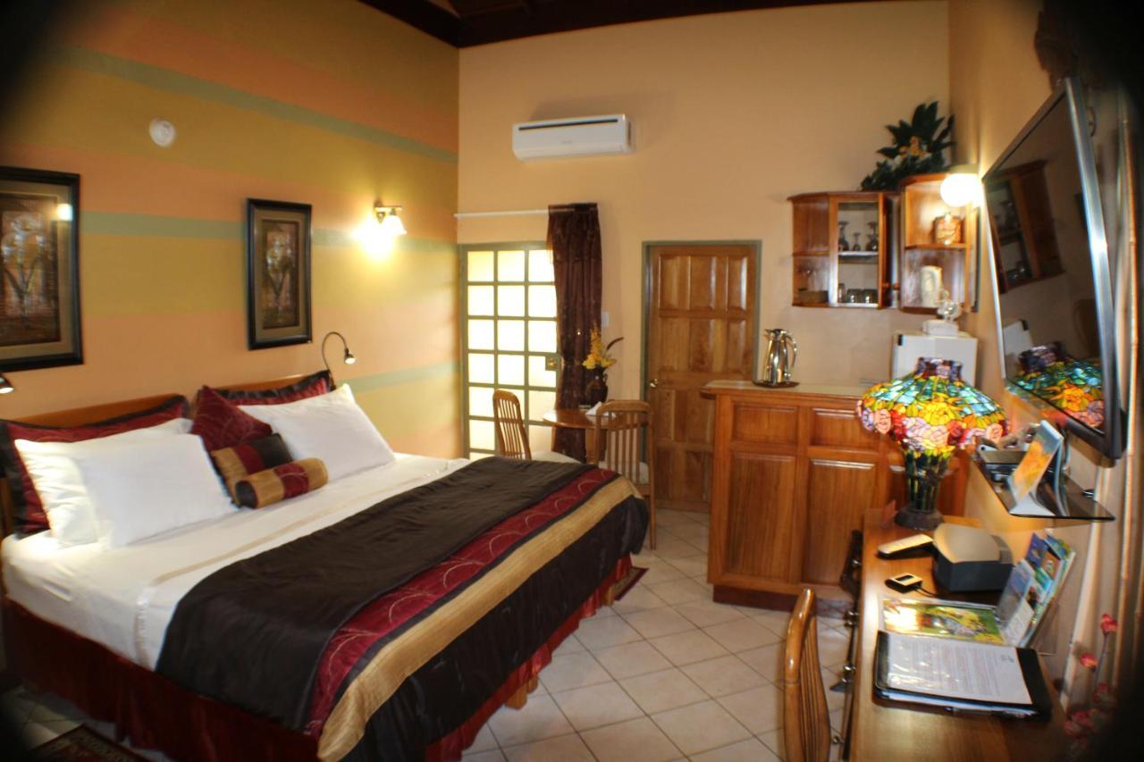 Native Abode Bed & Breakfast Bon Accord Village Eksteriør bilde